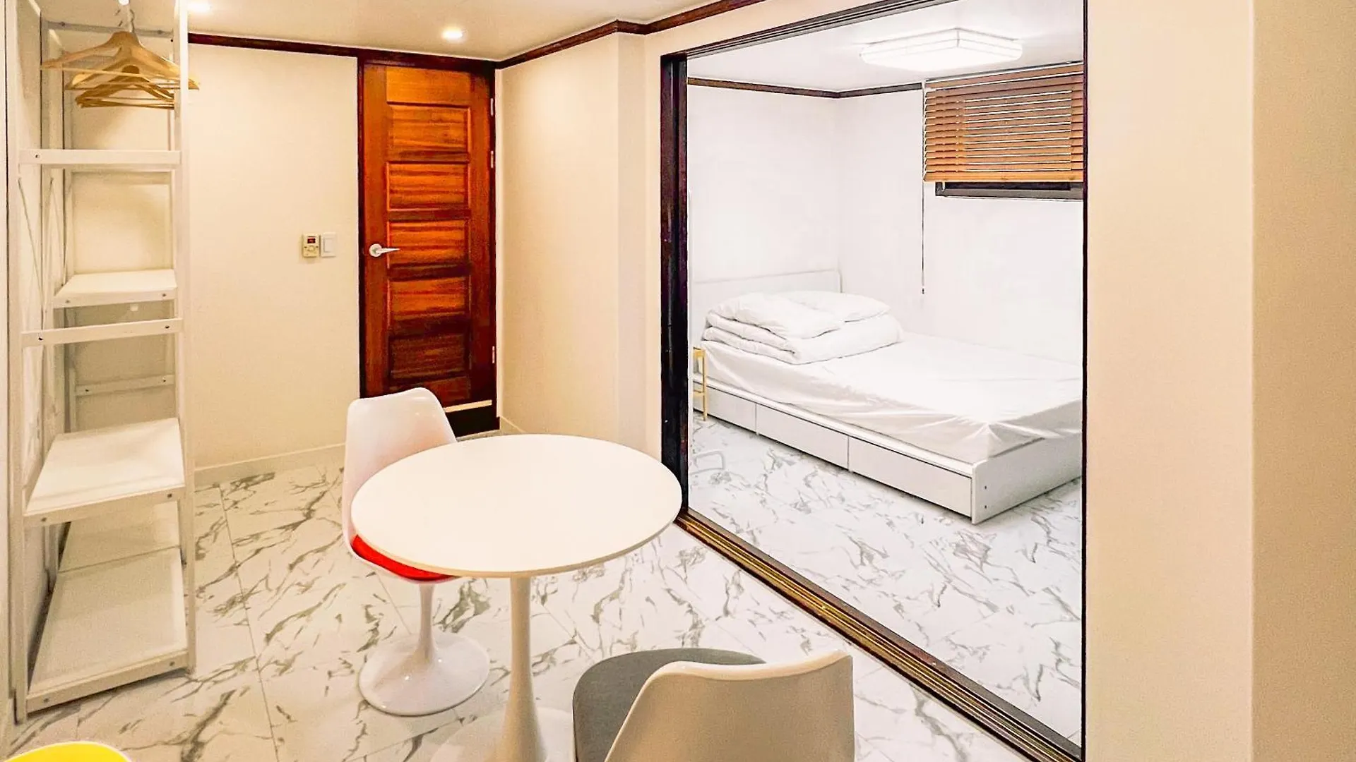 Holiday home 5Br Family House, Myeongdong 7 Minutes, Gwanghwamun 10 Minutes, Namsan View, Patio Villa Seoul